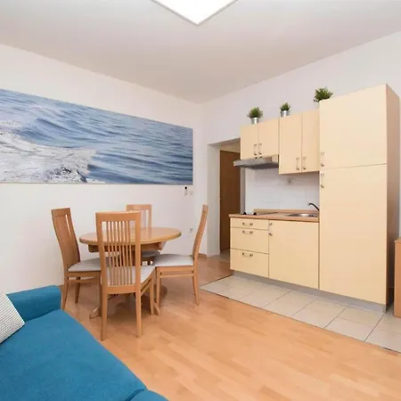 Antonio - One Bedroom With Balcony - 1 شقة Tučepi