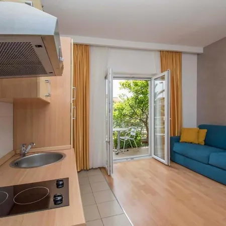 Antonio - One Bedroom With Balcony - 1 شقة *