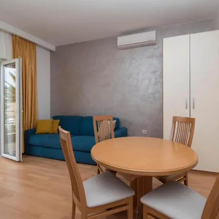 Antonio - One Bedroom With Balcony - 1 *